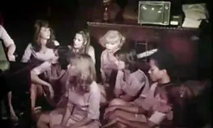 كبيرة افلام اغراء وجنس العربدة مع بحيرة جميلة
