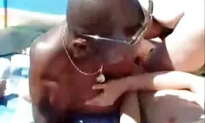 أنها تجلب فتاة فقط افلام الجنس الفموي بالنسبة لهم.