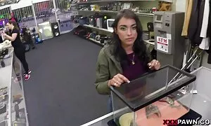 امرأة وراء افلام جنس فري البحيرة لزوجها اللسان.