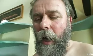عادت بسرعة افلام جنس سعوديات إلى الحمام.
