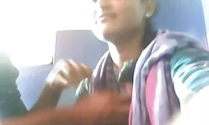 النساء في جوارب إصبع بعضها البعض جنس اجنبي نار في الذراعين.